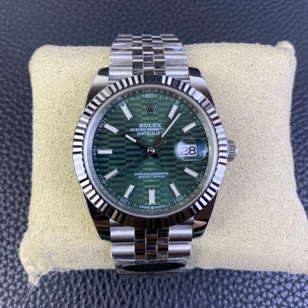 wc_upload_0001-101-1.jpg Clean Factory 126334-0030 41mm Green Datejust Replica w/ 3235 Movement - Image 1