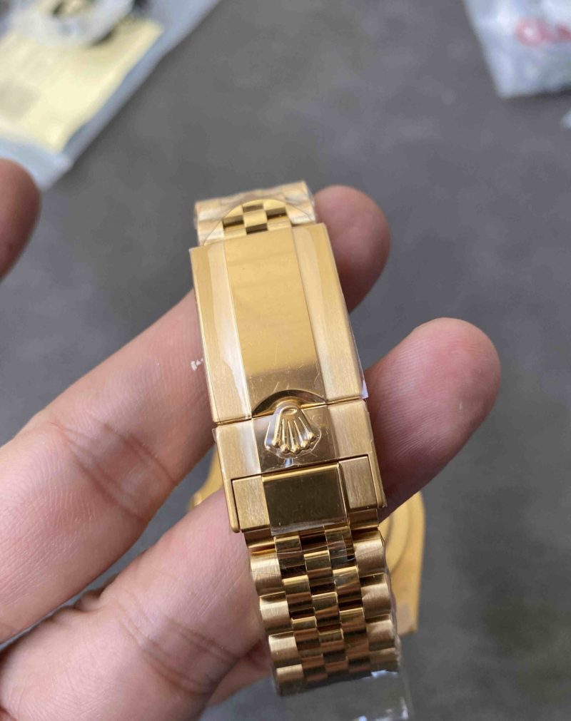 Clean Factory 126718GRNR Yellow Gold GMT-Master II Replica - Image 2