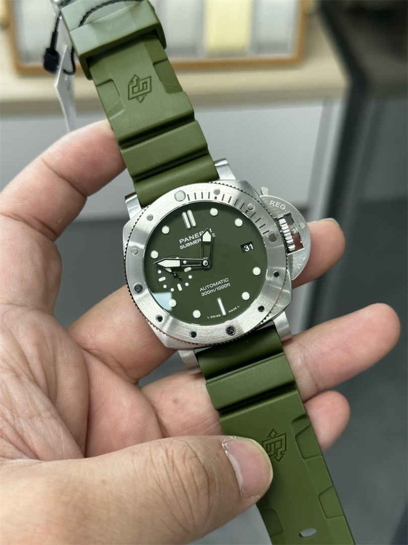VSF PAM1055 – Premium 42mm Submersible Replica Watch with P.900 Movement - Image 2