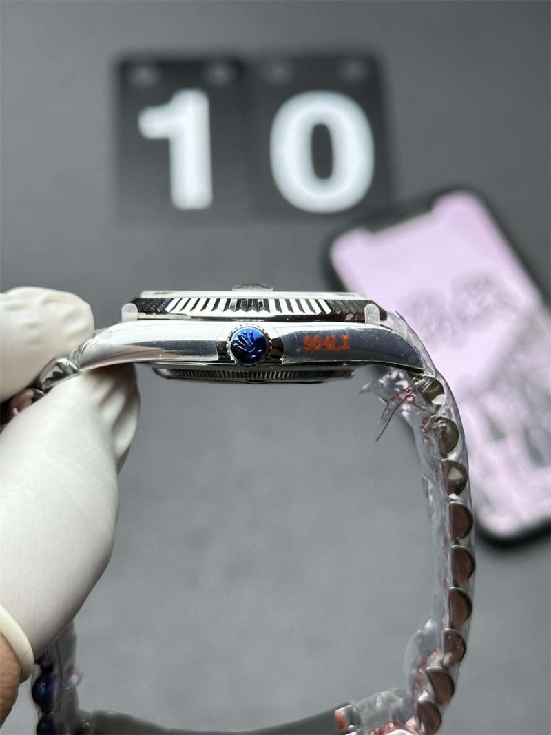 Rolex Day-Date 36 White Gold Blue Ombré 1:1 Replica – 158g Tungsten Day-Date 36 128239-0063 - Image 3
