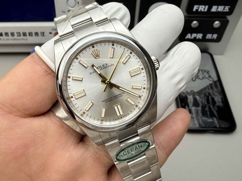 Rolex Oyster Perpetual 41 124300-0001 Silver Dial 1:1 Replica - Image 3