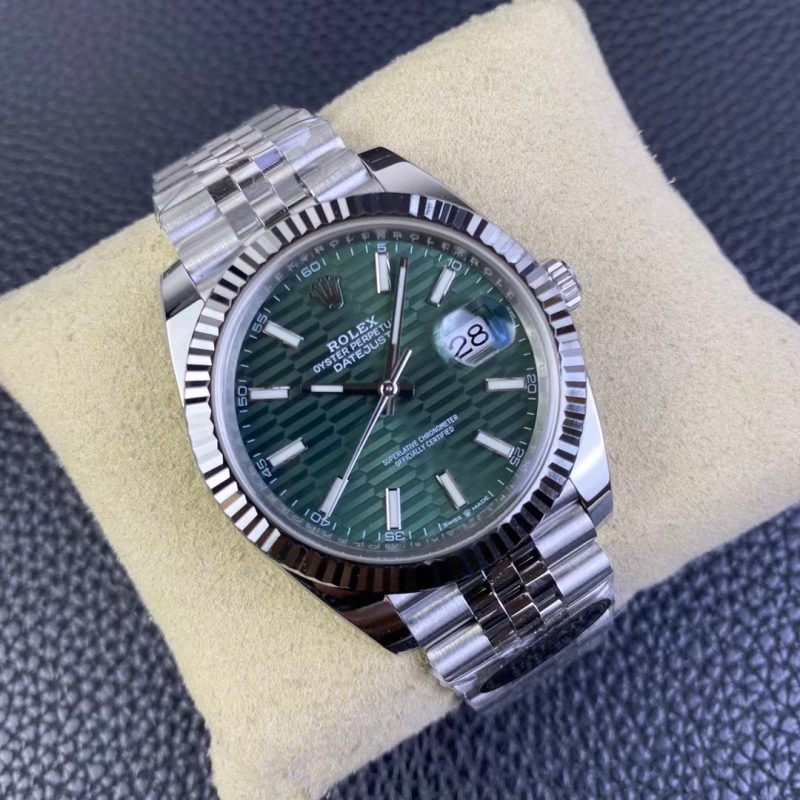 Clean Factory 126334-0030 41mm Green Datejust Replica w/ 3235 Movement - Image 3