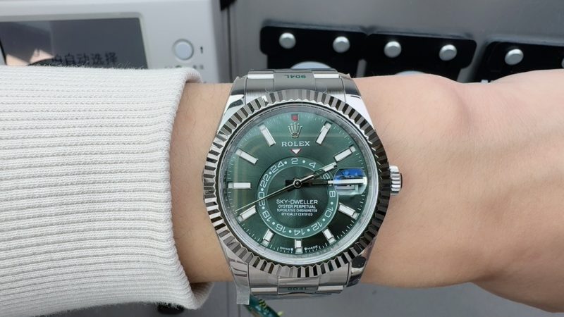 ZF Factory Rolex Sky-Dweller m336934-0002 Green Dial Replica 42mm Jubilee GMT - Image 4