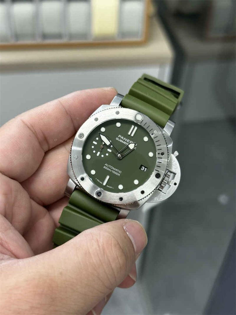 VSF PAM1055 – Premium 42mm Submersible Replica Watch with P.900 Movement - Image 4