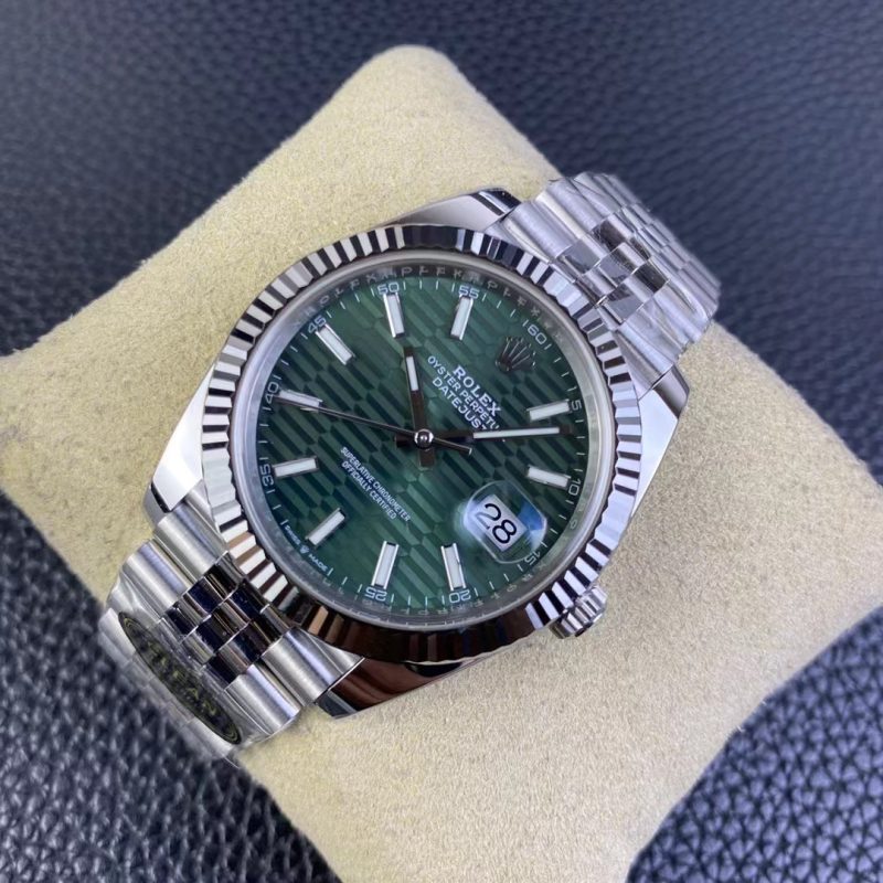 Clean Factory 126334-0030 41mm Green Datejust Replica w/ 3235 Movement - Image 4