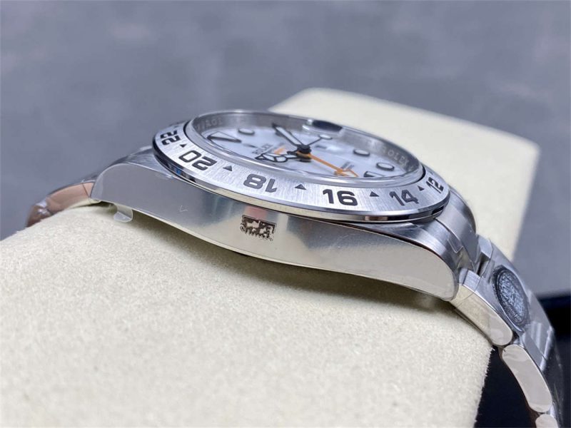 Clean Factory Rolex Explorer II 226570 Homage – 42mm Polar White 1:1 Replica Ref. 226570 - Image 5