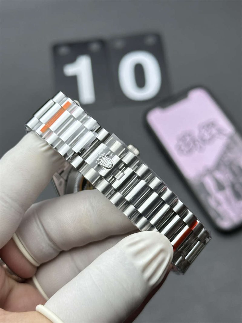 Rolex Day-Date 36 White Gold Blue Ombré 1:1 Replica – 158g Tungsten Day-Date 36 128239-0063 - Image 6