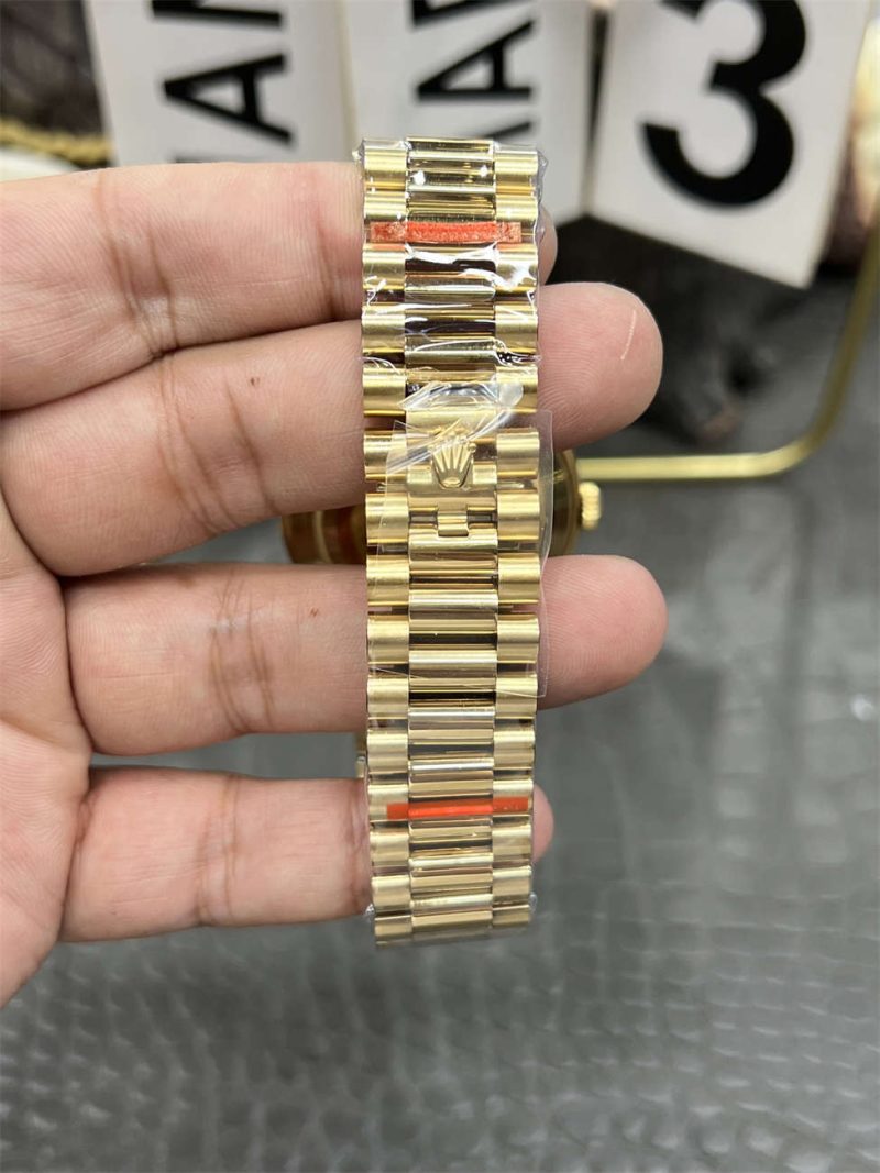 Rolex Day-Date 40 QF Factory 184g Replica – Black Dial, Full-Weight - Image 6