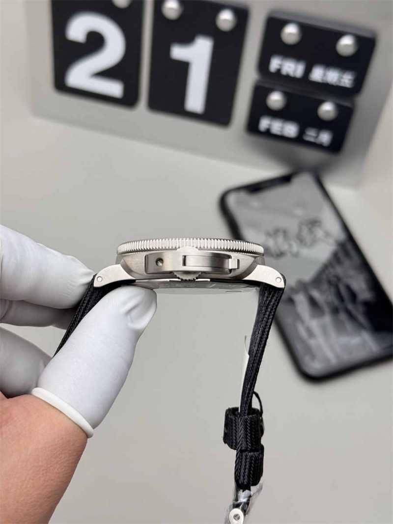Panerai PAM984 47mm Titanium Submersible – 1:1 Replica Homage - Image 6