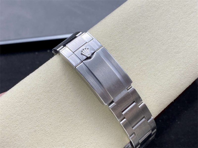 Clean Factory Rolex Explorer II 226570 Homage – 42mm Polar White 1:1 Replica Ref. 226570 - Image 7