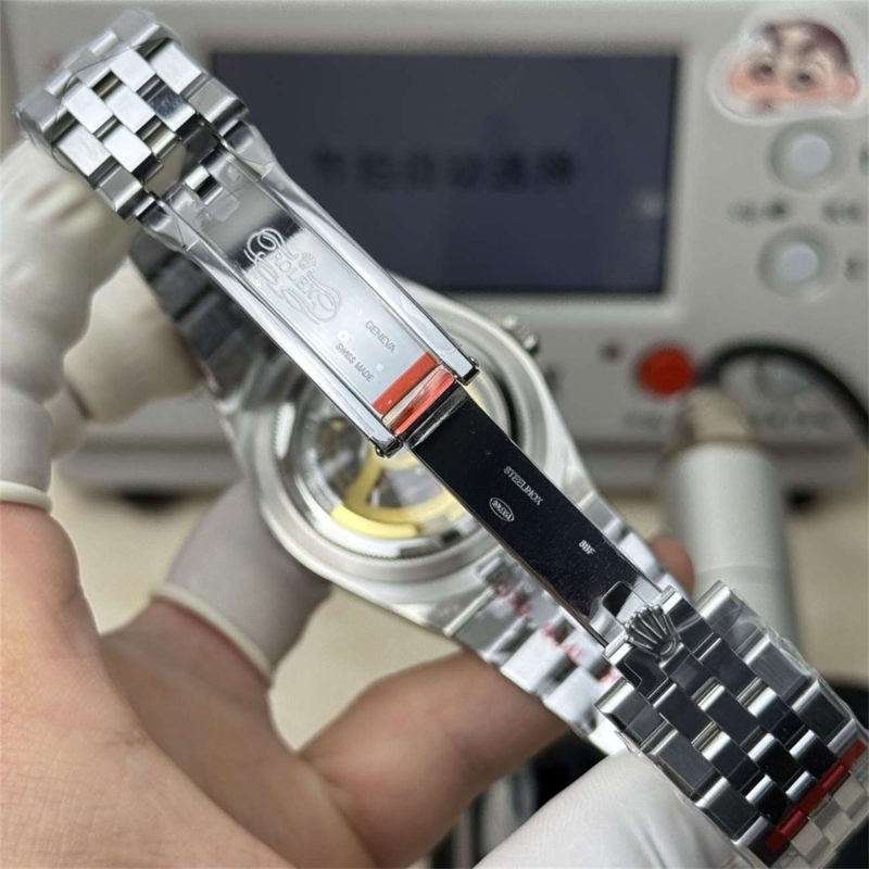 Rolex Land-Dweller M127334-0001 Replica – 3B Factory 2025 40mm Integrated Oystersteel - Image 9