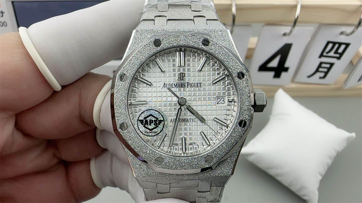 wc_upload_0001-108-1.jpg Audemars Piguet Royal Oak 15400 Frosted Gold 41mm 1:1 Replica by APS Factory - Image 1