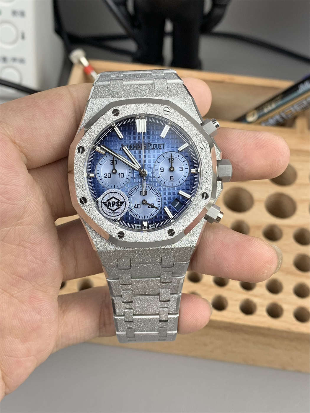 wc_upload_0001-154-1.jpg Royal Oak 26240BC.GG.1324BC.01 Blue Dial Frosted Gold Chronograph Replica - Image 1