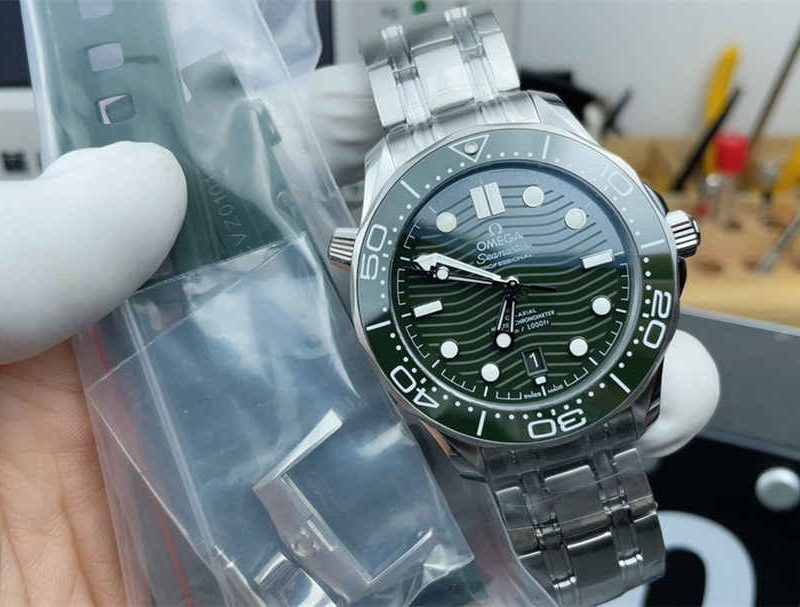 Omega Seamaster Diver 300M 210.30.42.20.10.001 Green Dial 1:1 Replica Watch 42mm