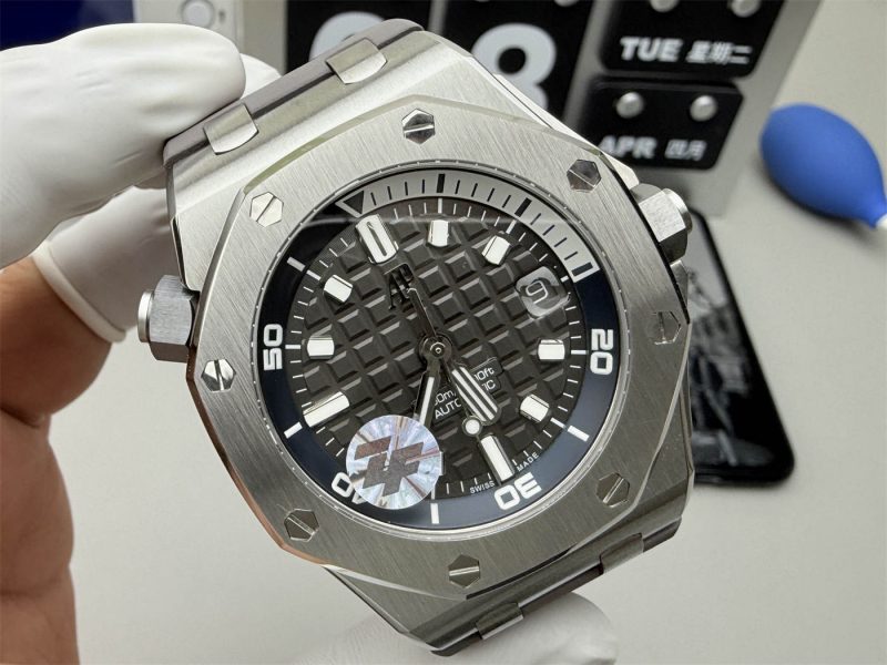 Audemars Piguet Royal Oak Offshore Diver 15720ST 42mm 1:1 Replica Watch - Image 2