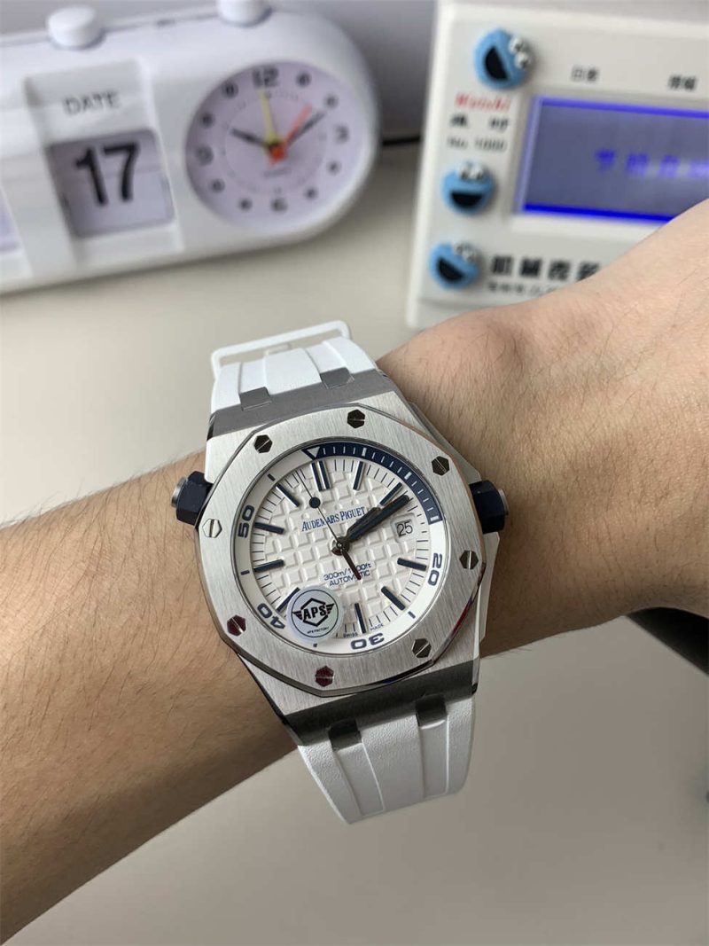 Audemars Piguet Royal Oak Offshore Diver 42mm 15710ST White Dial 1:1 Replica by APS Royal Oak Offshore Diver 42mm 15710ST.OO.A010CA.01 - Image 2