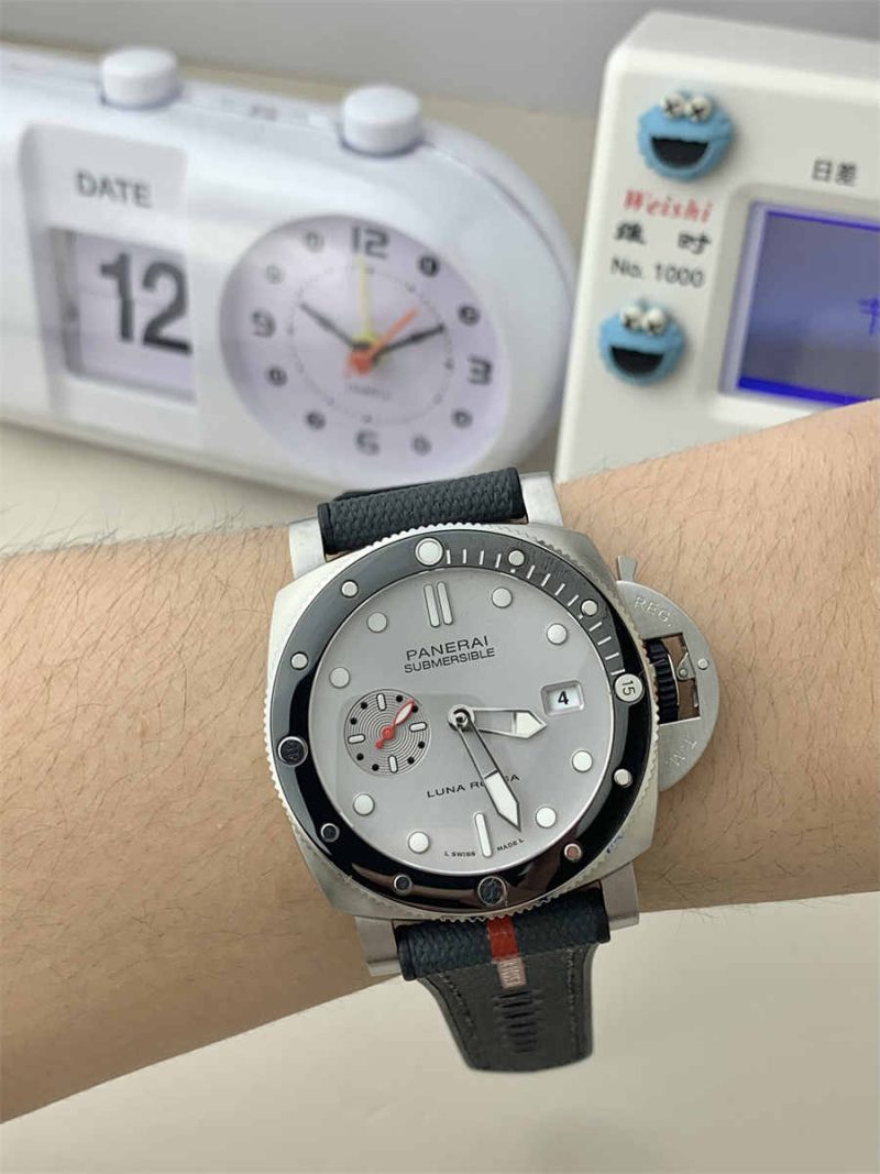 Panerai PAM1681 Submersible 44mm Luna Rossa 1:1 Replica – VSF P.900 - Image 2