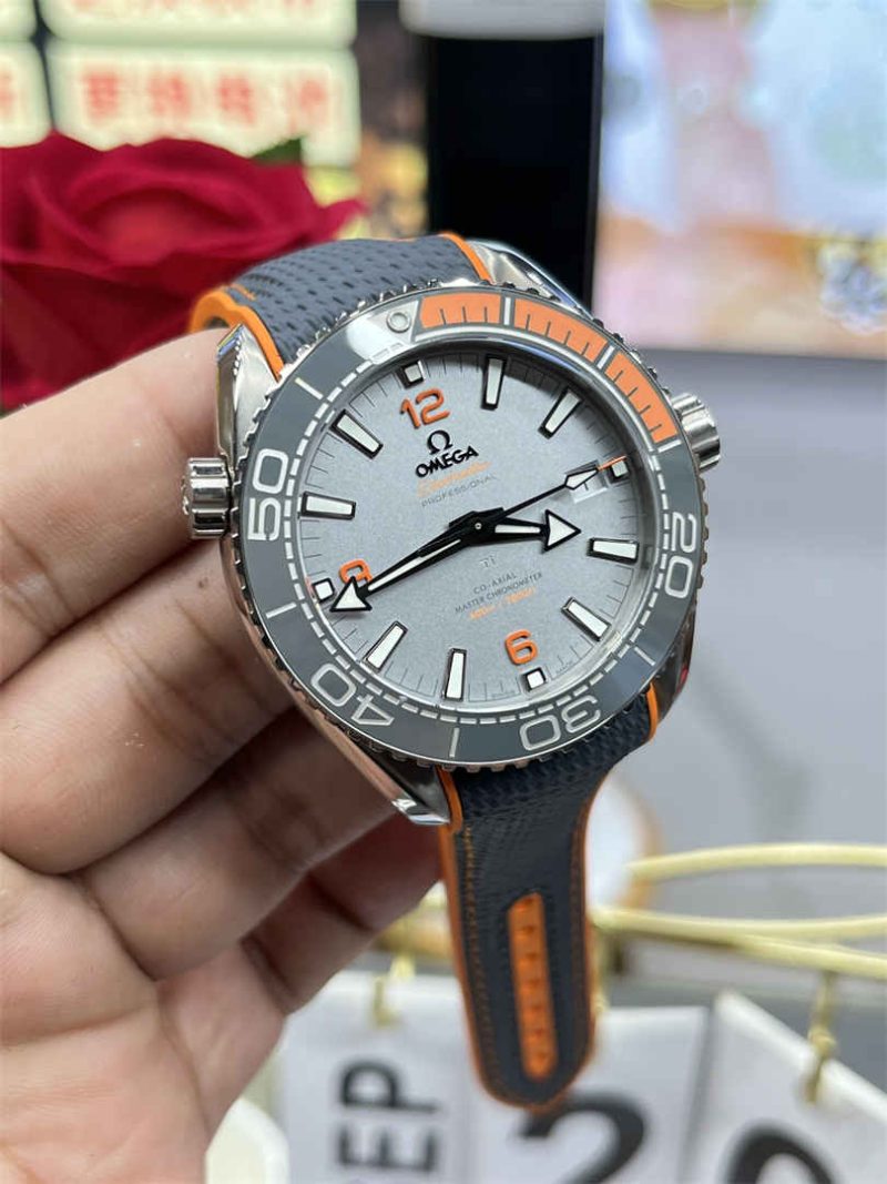 Omega Seamaster Planet Ocean 600M 215.92.44.21.99.001 Replica Titanium 43.5mm Omega Seamaster Planet Ocean 600M 43.5 mm 215.92.44.21.99.001 - Image 2