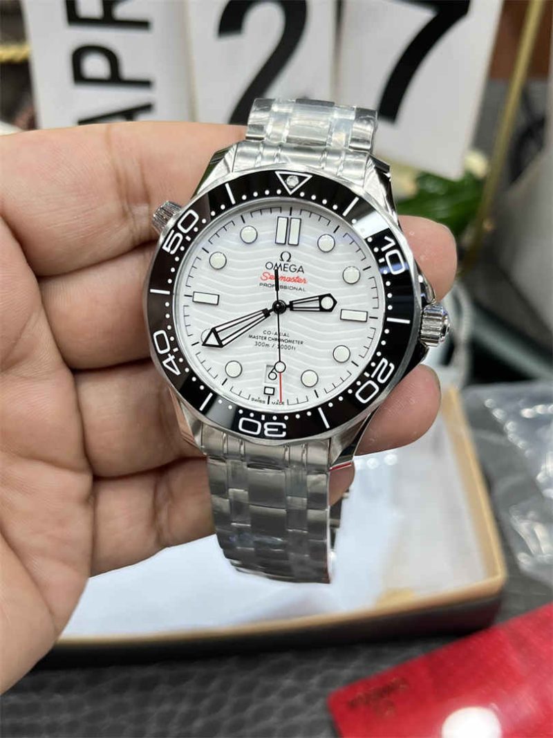 Omega Seamaster Diver 300M 210.30.42.20.04.001 42mm VS Factory Replica - Image 3