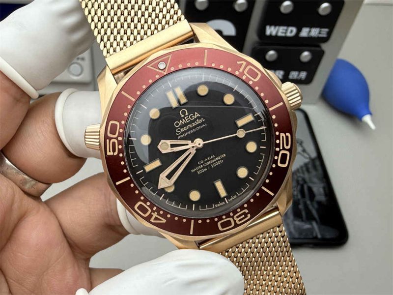 Omega Seamaster Diver 300M 007 Edition Burgundy 42mm – VS Factory 1:1 Replica Diver Watch - Image 3