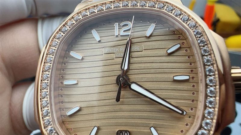 Patek Philippe Nautilus 7118/1200R-001 1:1 Replica Ladies Watch - Image 3