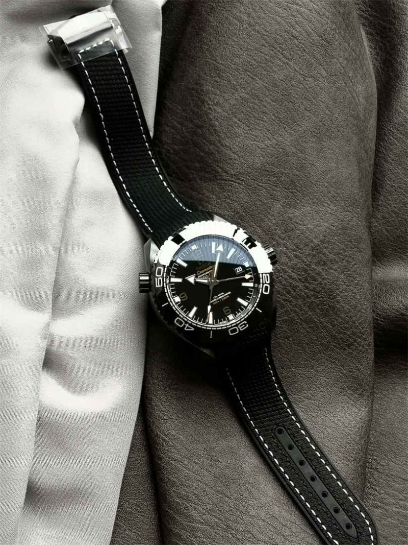 Omega Seamaster Planet Ocean 600M Deep Black 45.5mm 1:1 Replica Diver Watch - Image 3
