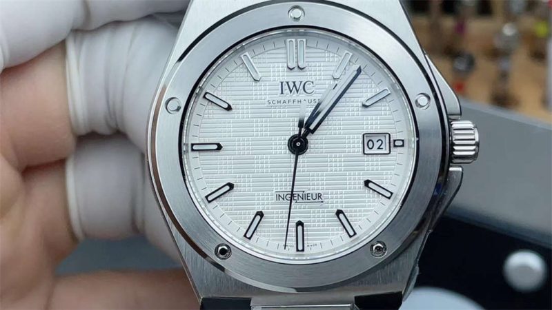 IWC Ingenieur Automatic 40 1:1 Replica Watch – Clean White Dial Homage - Image 3