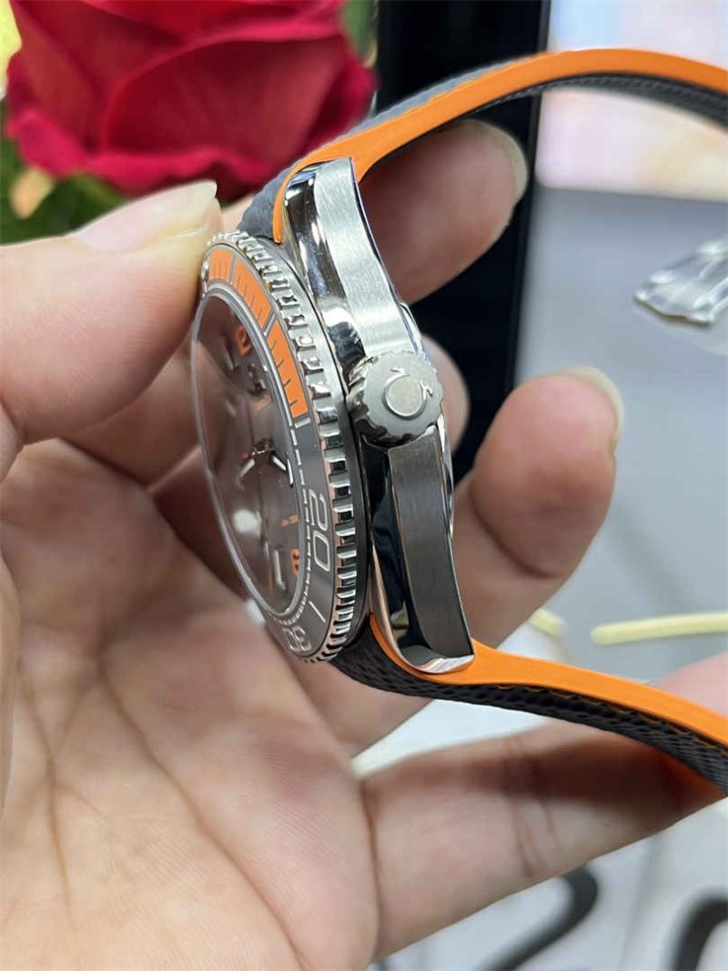 Omega Seamaster Planet Ocean 600M 215.92.44.21.99.001 Replica Titanium 43.5mm Omega Seamaster Planet Ocean 600M 43.5 mm 215.92.44.21.99.001 - Image 3