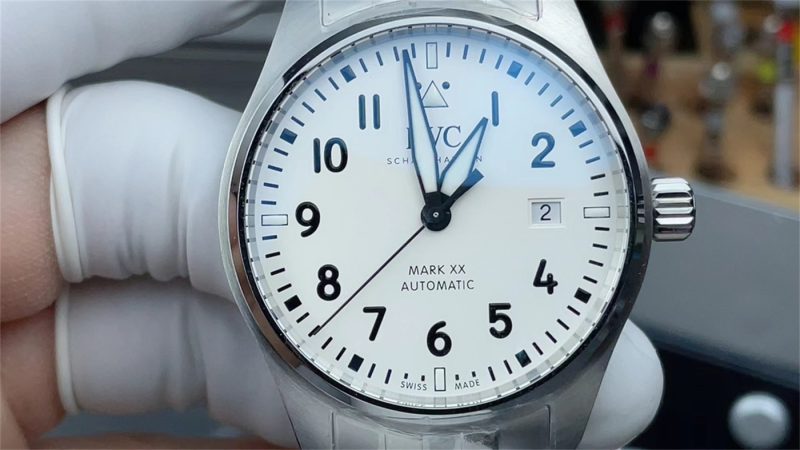 V7 Mark 20 IWC Pilot’s Watch Mark XX IW328208 1:1 Replica on Bracelet - Image 3