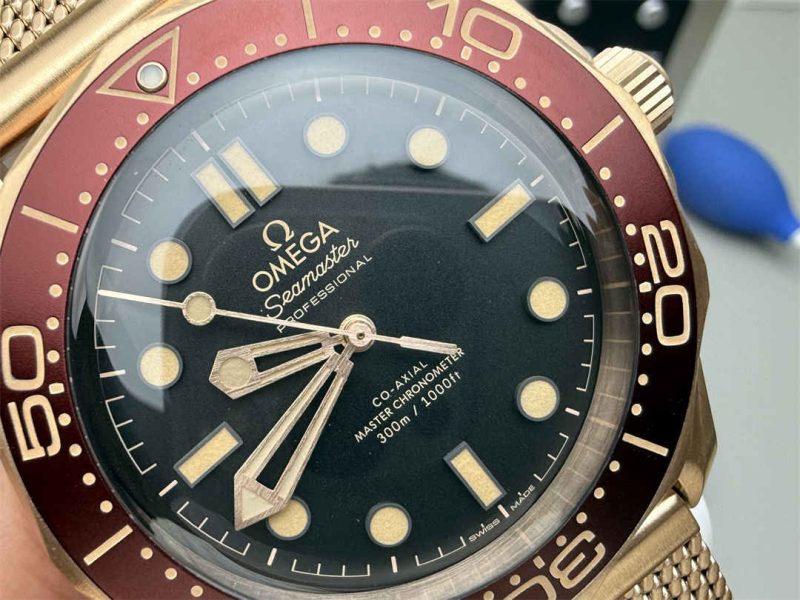 Omega Seamaster Diver 300M 007 Edition Burgundy 42mm – VS Factory 1:1 Replica Diver Watch - Image 4