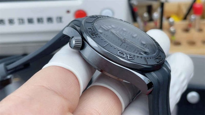 Omega Seamaster Diver 300M Black Ceramic 1:1 Replica Watch - Image 4