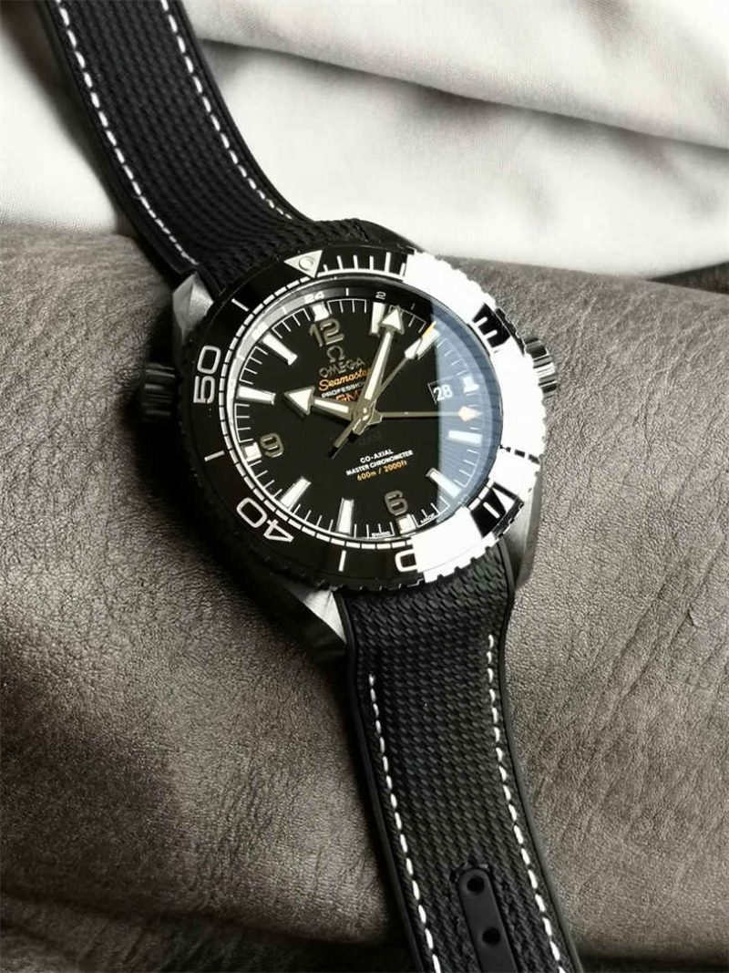 Omega Seamaster Planet Ocean 600M Deep Black 45.5mm 1:1 Replica Diver Watch - Image 4