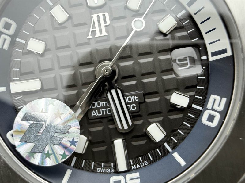 Audemars Piguet Royal Oak Offshore Diver 15720ST 42mm 1:1 Replica Watch - Image 5