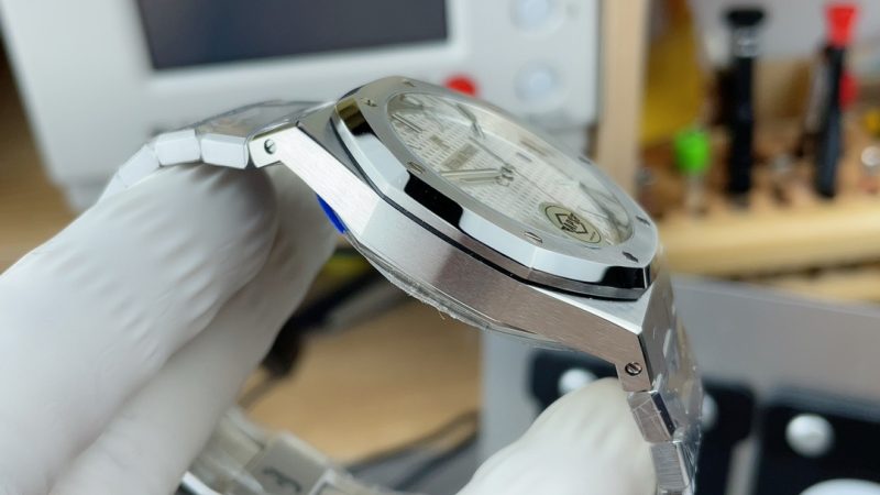 Audemars Piguet Royal Oak 15500ST.OO.1220ST.04 White Dial 41mm 1:1 Replica Watch - Image 5
