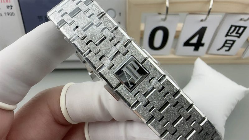 Audemars Piguet Royal Oak 15400 Frosted Gold 41mm 1:1 Replica by APS Factory - Image 6