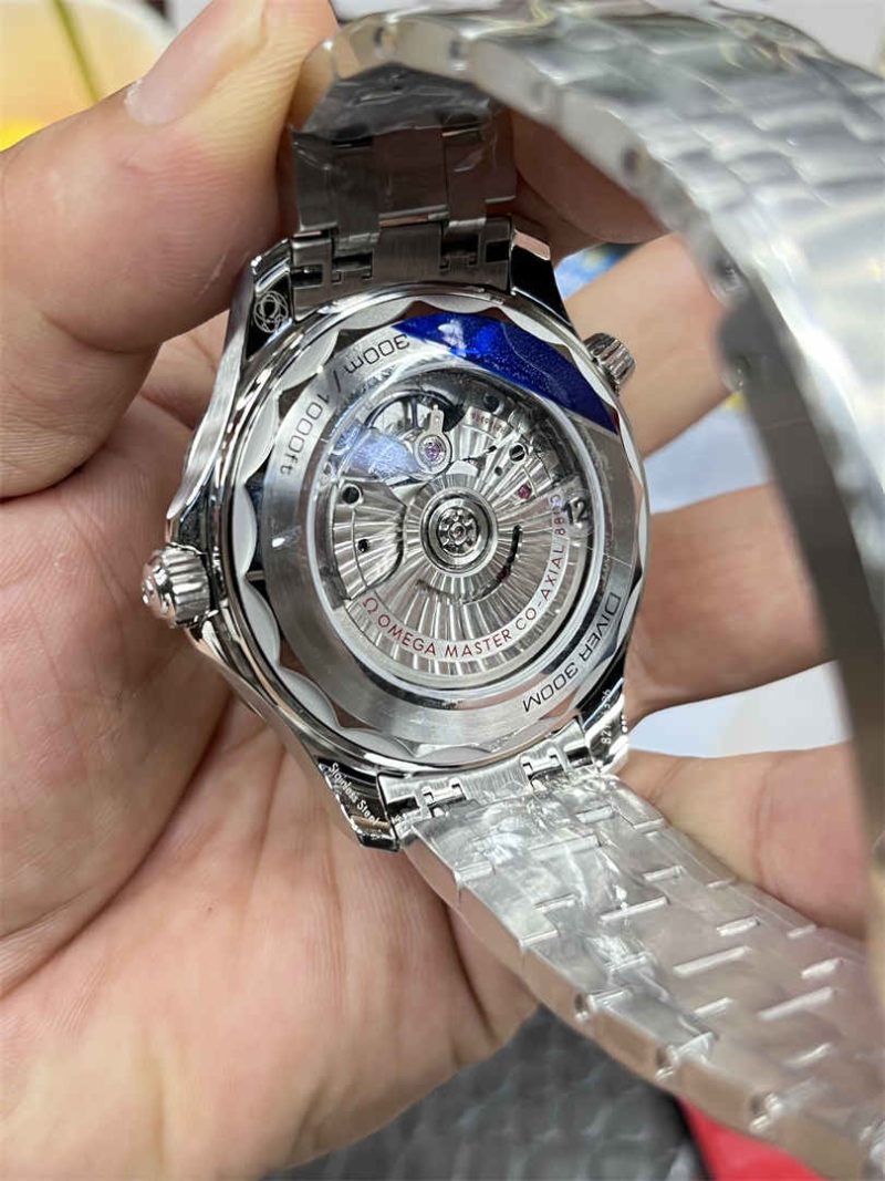 Omega Seamaster Diver 300M 210.30.42.20.04.001 42mm VS Factory Replica - Image 6