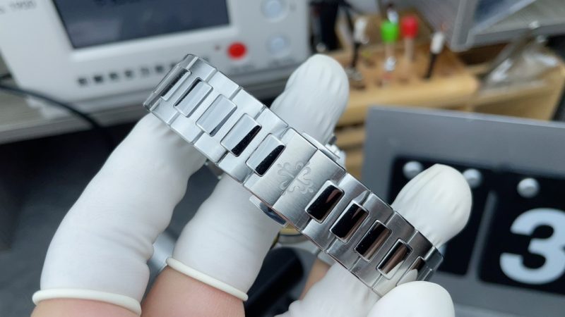 Patek Philippe Nautilus 7118/1200A-001 Blue Diamond Bezel Ladies 1:1 Replica - Image 8