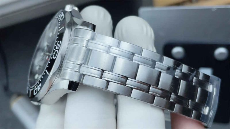 Omega Seamaster Diver 300M 42mm 1:1 Replica – VSF Stainless Steel & Ceramic Diver - Image 8
