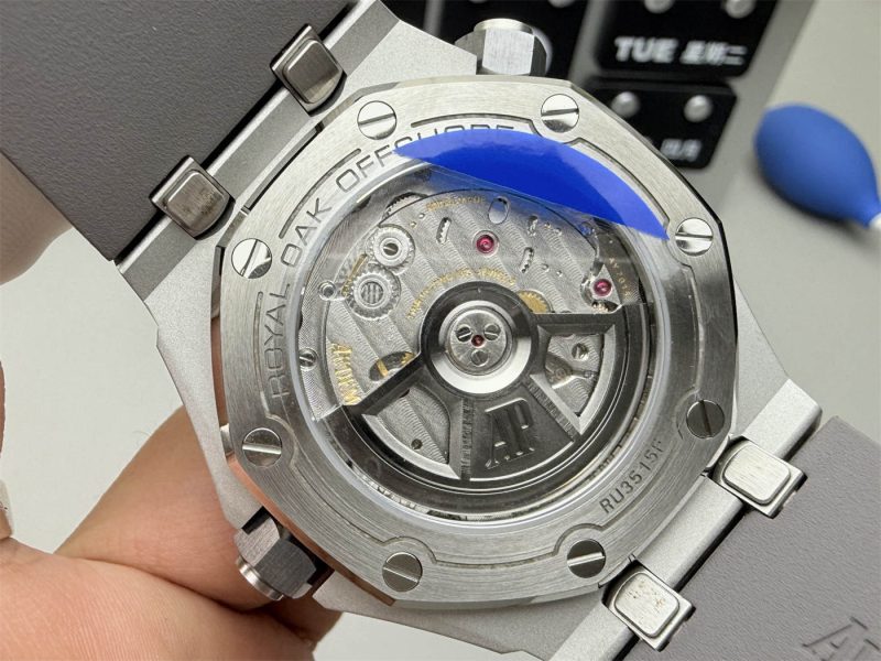 Audemars Piguet Royal Oak Offshore Diver 15720ST 42mm 1:1 Replica Watch - Image 8