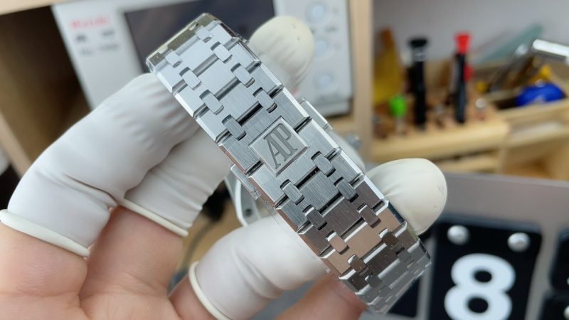 Audemars Piguet Royal Oak 15500ST.OO.1220ST.04 White Dial 41mm 1:1 Replica Watch - Image 9