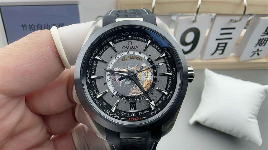 Omega Seamaster Aqua Terra Worldtimer 43mm 1:1 Replica – Ceramic Bezel, Rubber Strap