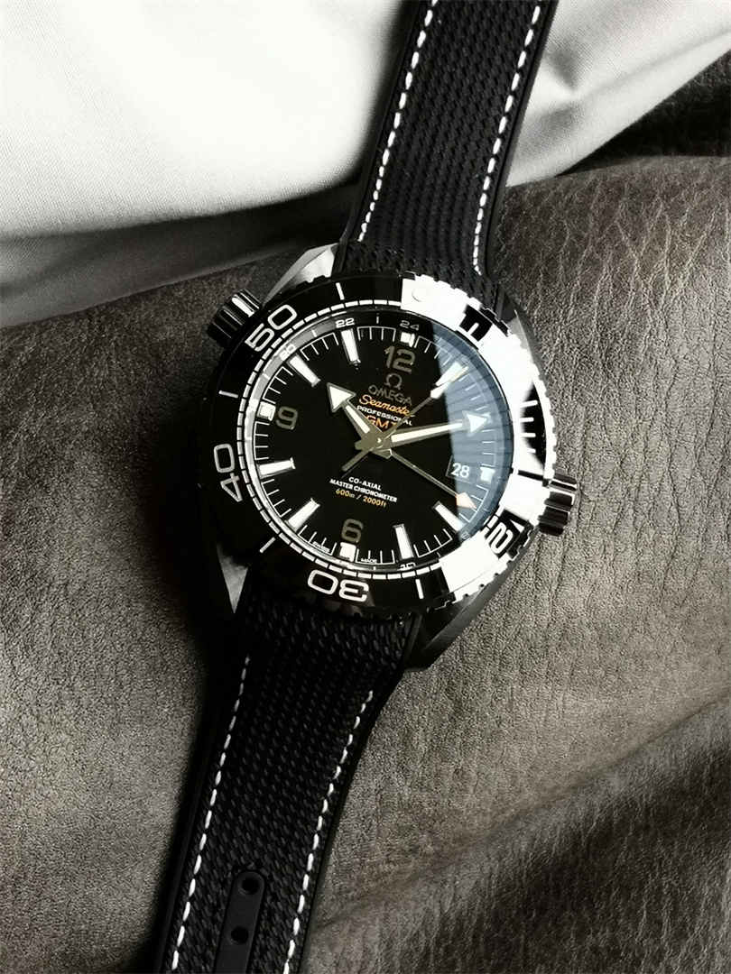 Omega Seamaster Planet Ocean 600M Deep Black 45.5mm 1:1 Replica Diver Watch