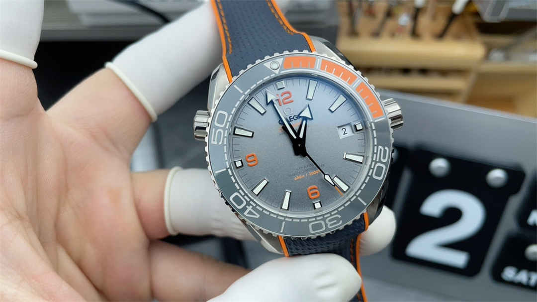 Omega Seamaster Planet Ocean 600M 215.92.44.21.99.001 43.5mm Titanium Replica