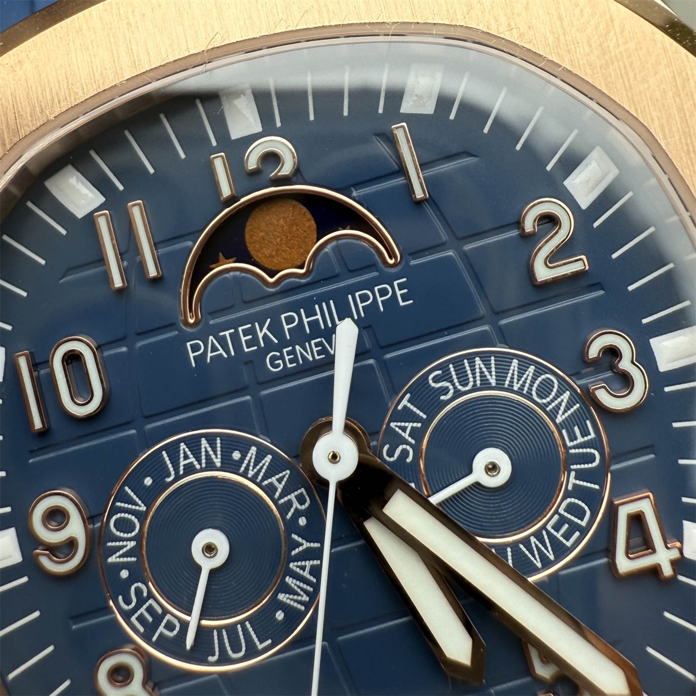 Patek Philippe Aquanaut 5261R-001 Replica – 39.9mm Rose Gold Annual Calendar