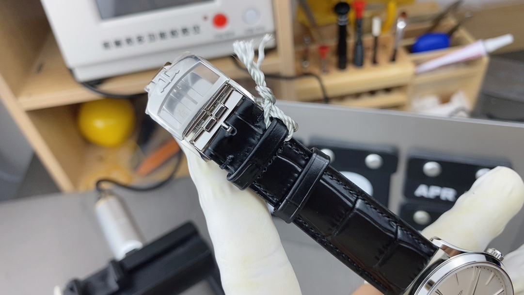 Jaeger-LeCoultre Master Control 1218420 39mm White Dial 1:1 Replica by APS Factory