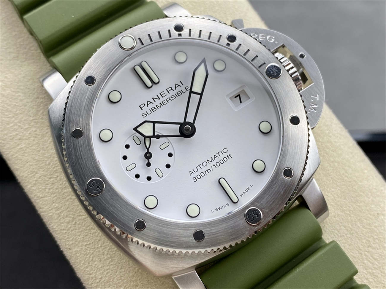 VS Factory Panerai Submersible PAM1226 QuarantaQuattro Replica (White Dial)