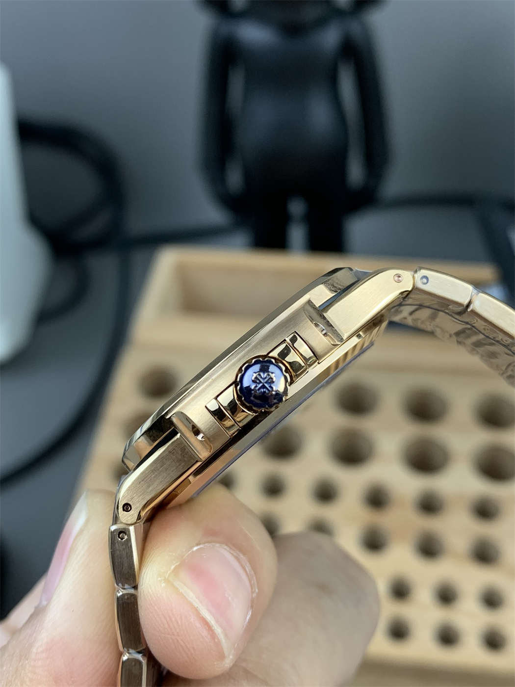 Patek Philippe Nautilus 7118/1200R-001 1:1 Replica Ladies Rose Gold Diamond Bezel 35.2mm