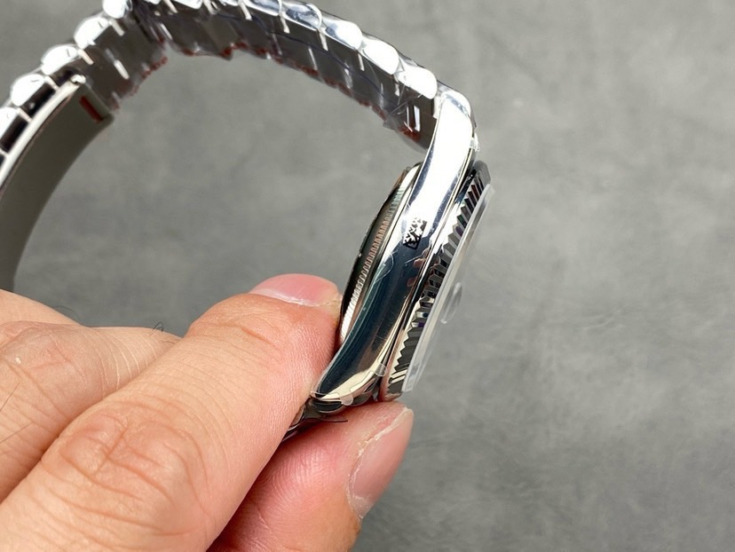 Rolex Day-Date 36 White Gold Blue Dial 1:1 Replica – 36mm President