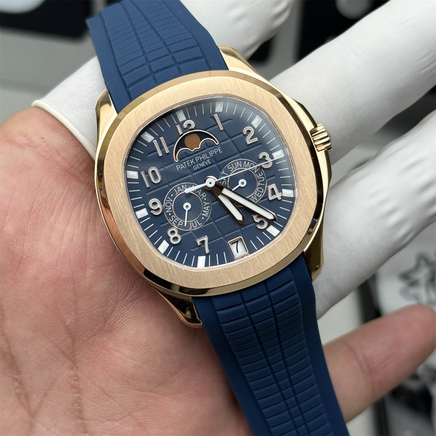 Patek Philippe Aquanaut 5261R-001 Replica – 39.9mm Rose Gold Annual Calendar