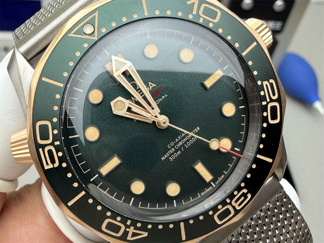 Omega Seamaster Diver 300M Green Titanium 42mm 1:1 Replica Watch